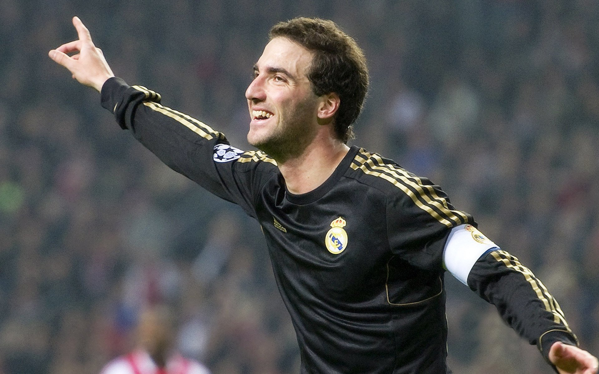 从诺坎普奇迹到巴林赛道风暴，当波兰逆转巴萨的叙事遇上卡马文加接管F1的隐喻狂欢