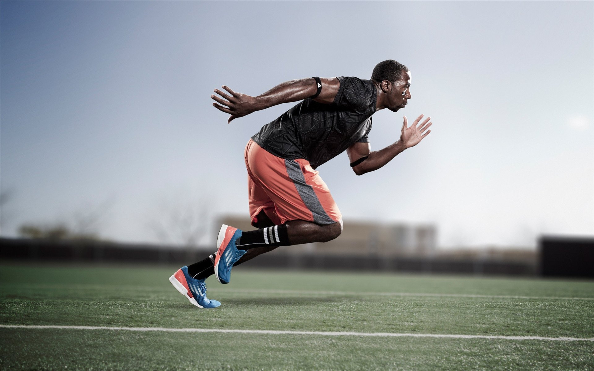 从马拉卡纳到巴林赛道，当阿圭罗的接管让足球与F1的边界彻底消失