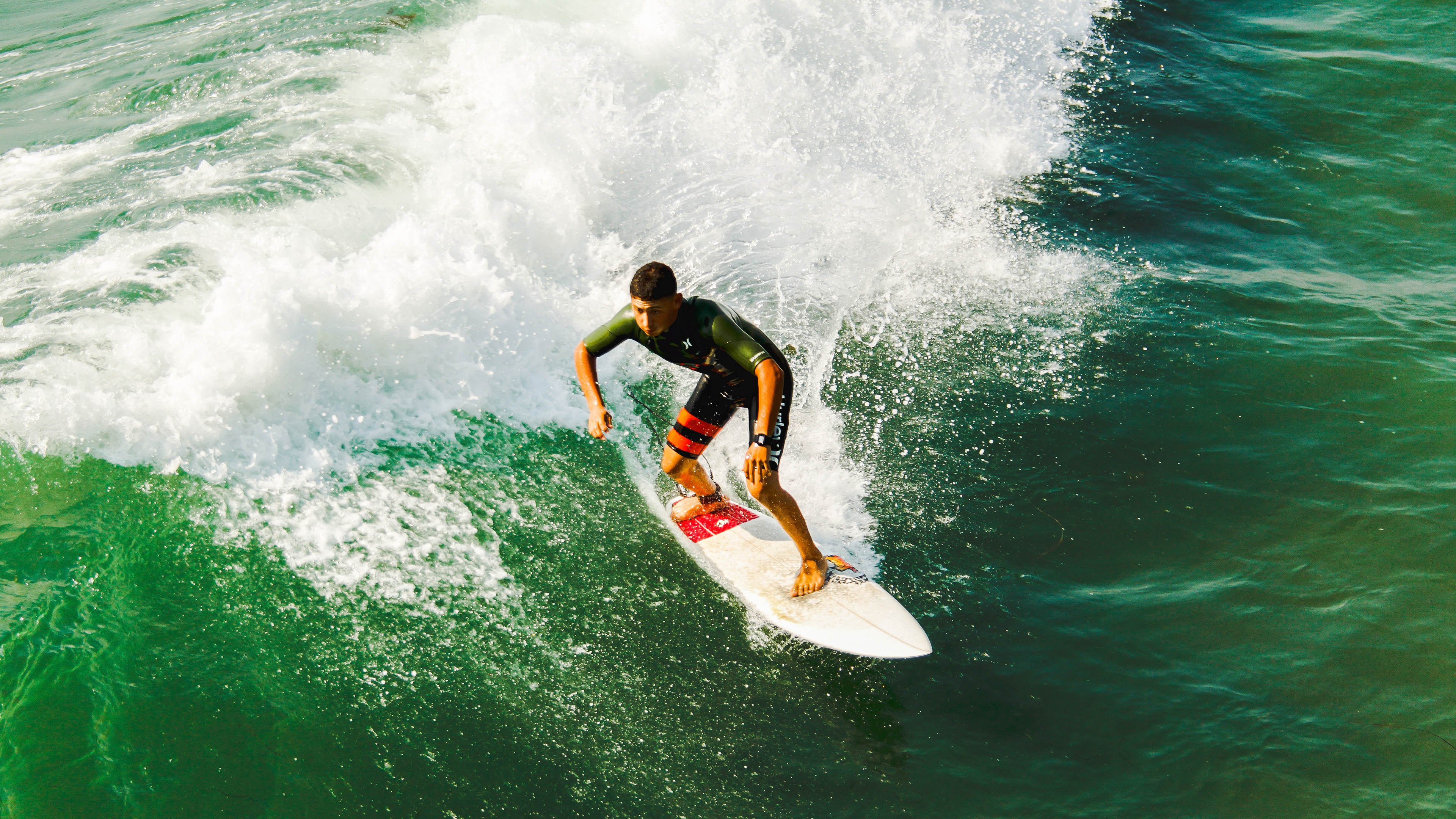 开云体育APP下载-萨拉赫天神下凡！利物浦绝境爆发 安菲尔德见证真正的埃及法老